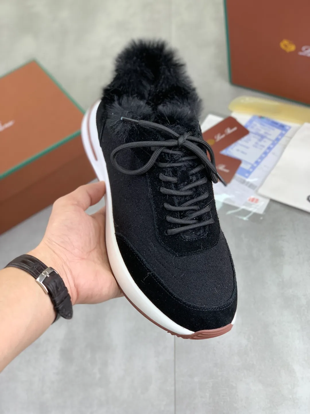 Men's Men's Shoes 💰P460 New Style 💰Mauri The latest casual shoes Loro Piana 💯Top grade💯Buy the original copy💯 Founded the existing Loro Piana company on April 24, 1924. It is now the sixth generation of family business, providing top quality products to customers who are discerning about taste and quality. Imported original fly woven fabric with cowhide fabric, plain calfskin lining. Hand-sewn thread with cowhide feet. Original packaging. High-end outsole. Size: 38-44 (customized for 45 and 46). 5️⃣ colors available.